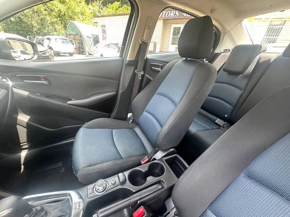 2018 Toyota Yaris - Image 10 of 11