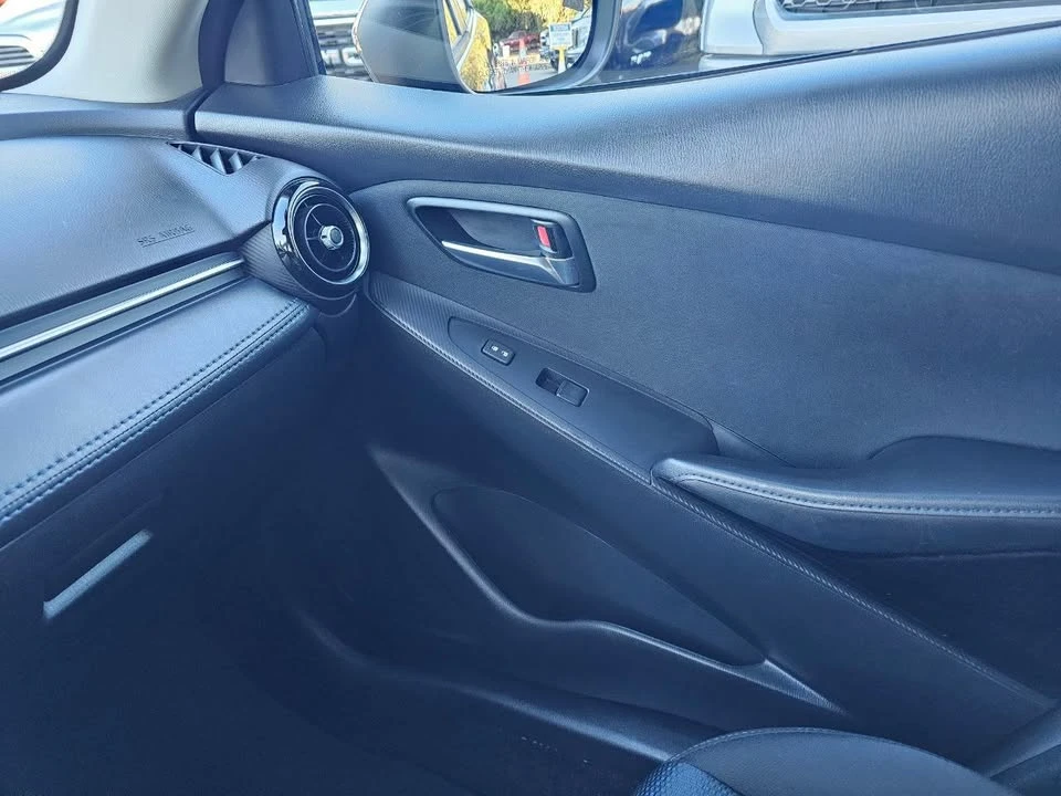 2018 Toyota Yaris - Image 12 of 18