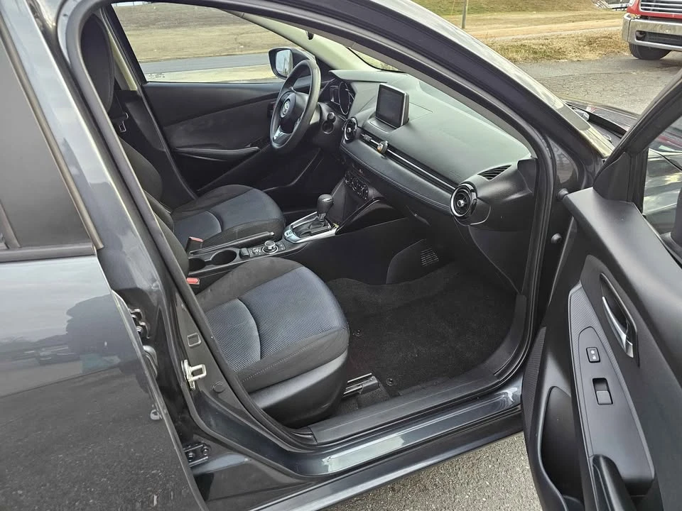 2018 Toyota Yaris - Image 9 of 20