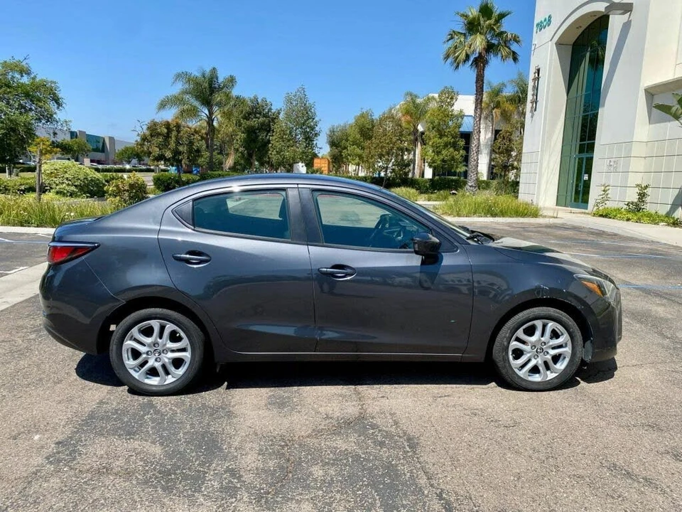 2018 Toyota Yaris - Image 2 of 18