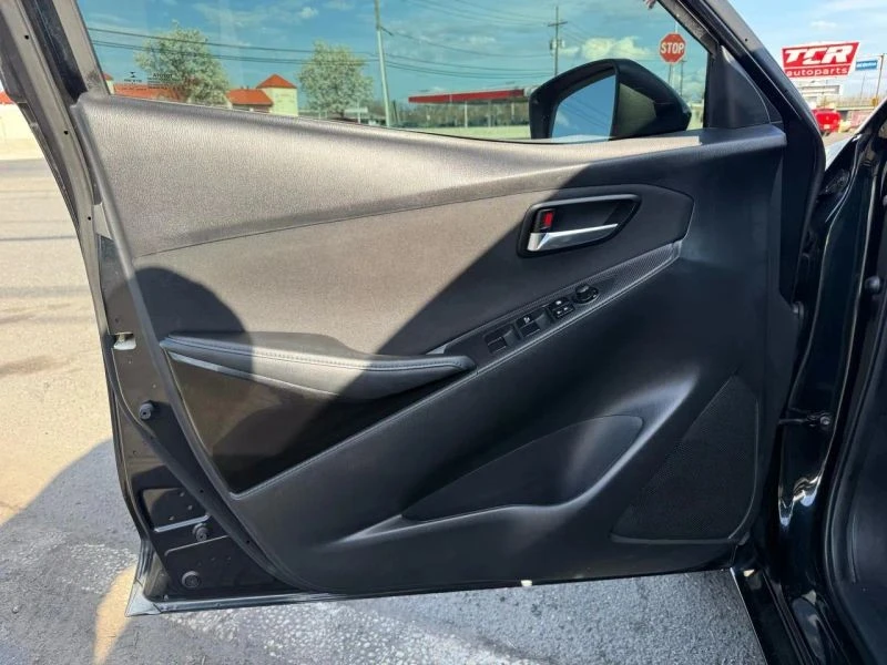 2018 Toyota Yaris - Image 11 of 12