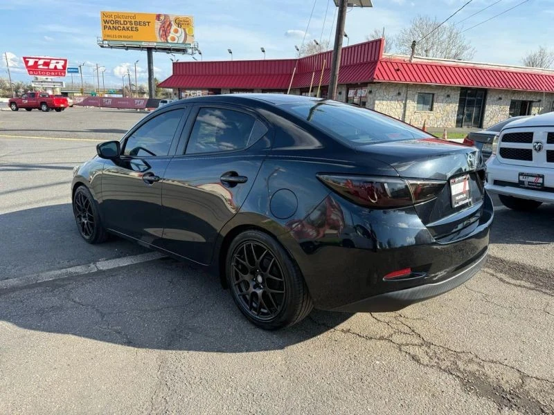 2018 Toyota Yaris - Image 6 of 12