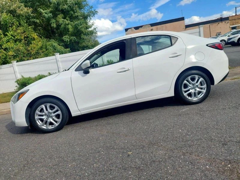 2018 Toyota Yaris - Image 7 of 12