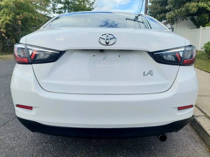 2018 Toyota Yaris - Image 11 of 12