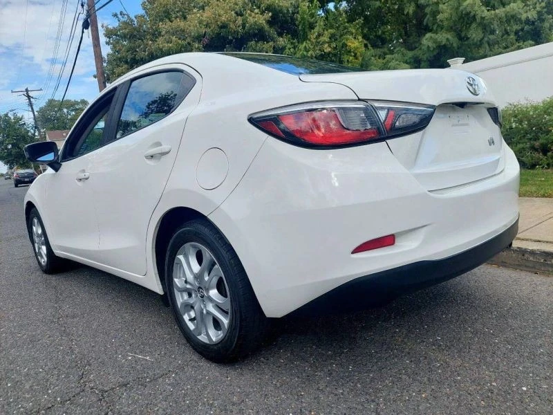 2018 Toyota Yaris - Image 9 of 12