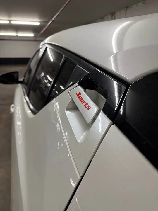 2018 Toyota C-HR - Image 8 of 10