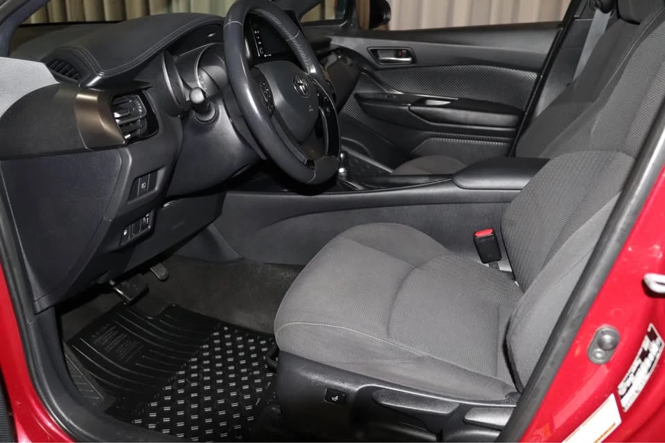 2018 Toyota C-HR - Image 13 of 16