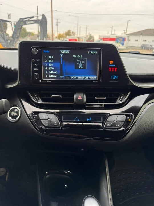 2018 Toyota C-HR - Image 11 of 17
