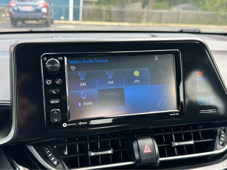 2018 Toyota C-HR - Image 15 of 19