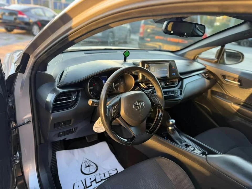 2018 Toyota C-HR - Image 10 of 17
