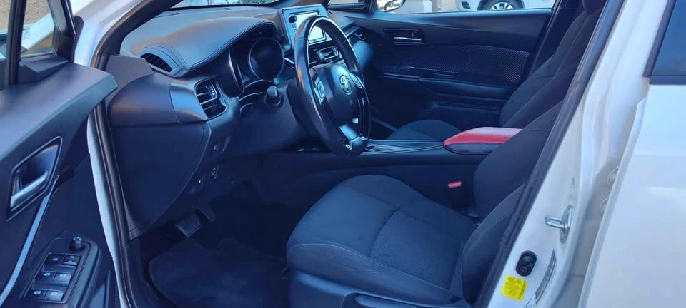 2018 Toyota C-HR - Image 10 of 14