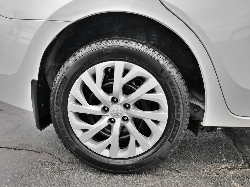 2018 Toyota Corolla 11th Gen - Image 6 of 12