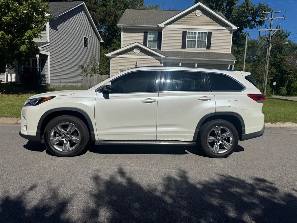 2018 Toyota Highlander - Image 7 of 9