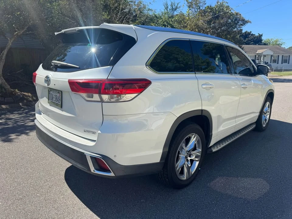 2018 Toyota Highlander - Image 5 of 9