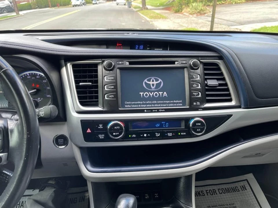 2018 Toyota Highlander - Image 17 of 19