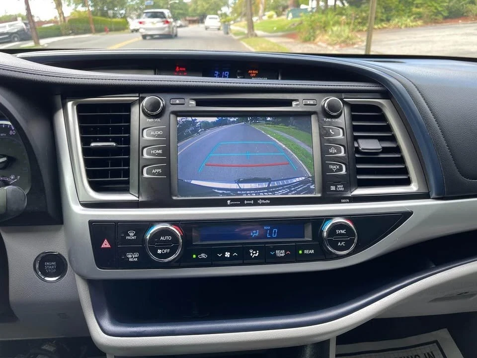 2018 Toyota Highlander - Image 18 of 19