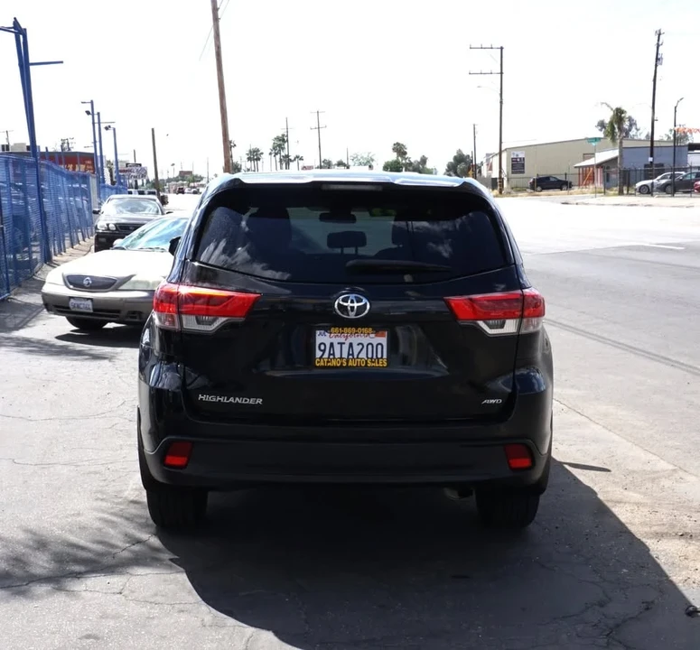 2018 Toyota Highlander - Image 2 of 12