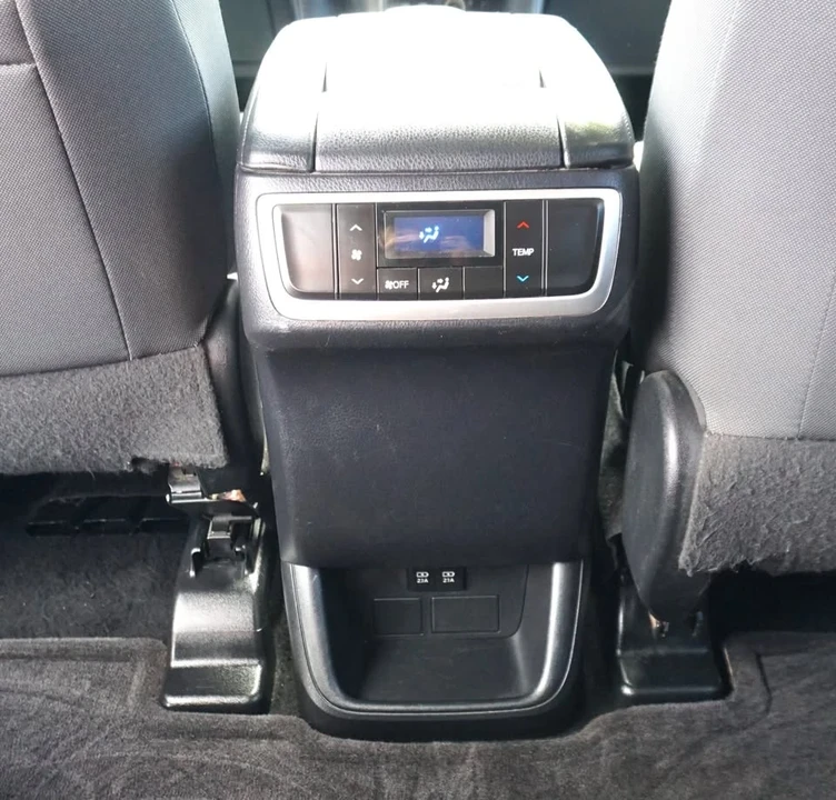 2018 Toyota Highlander - Image 8 of 12