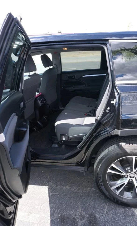 2018 Toyota Highlander - Image 6 of 12