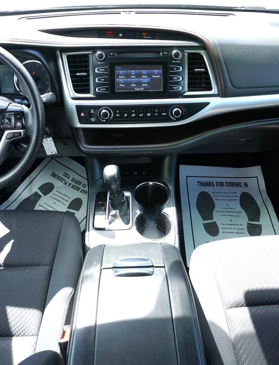 2018 Toyota Highlander - Image 10 of 12