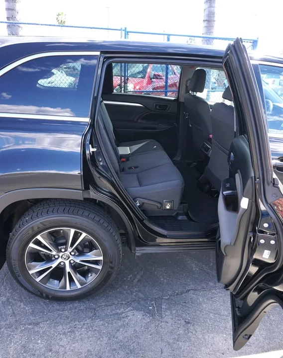 2018 Toyota Highlander - Image 7 of 12
