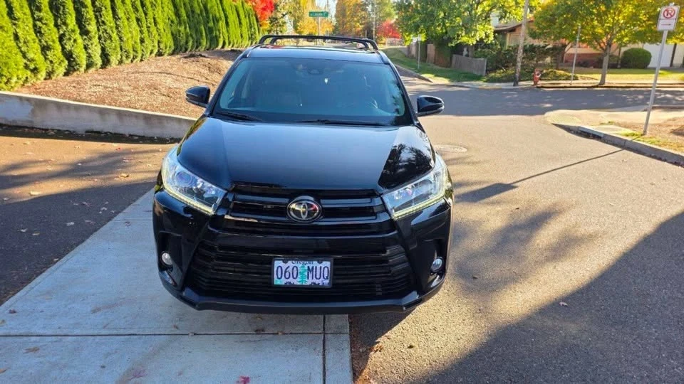 2018 Toyota Highlander - Image 2 of 13