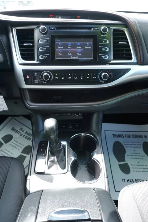 2018 Toyota Highlander - Image 11 of 12