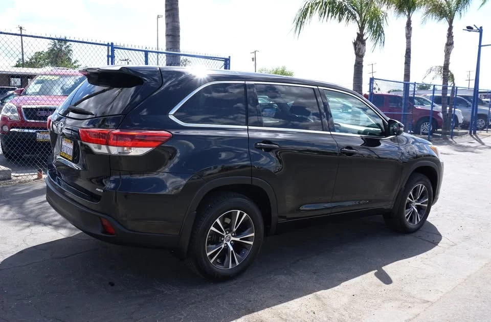 2018 Toyota Highlander - Image 5 of 12