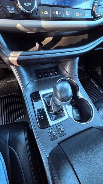 2018 Toyota Highlander - Image 11 of 13