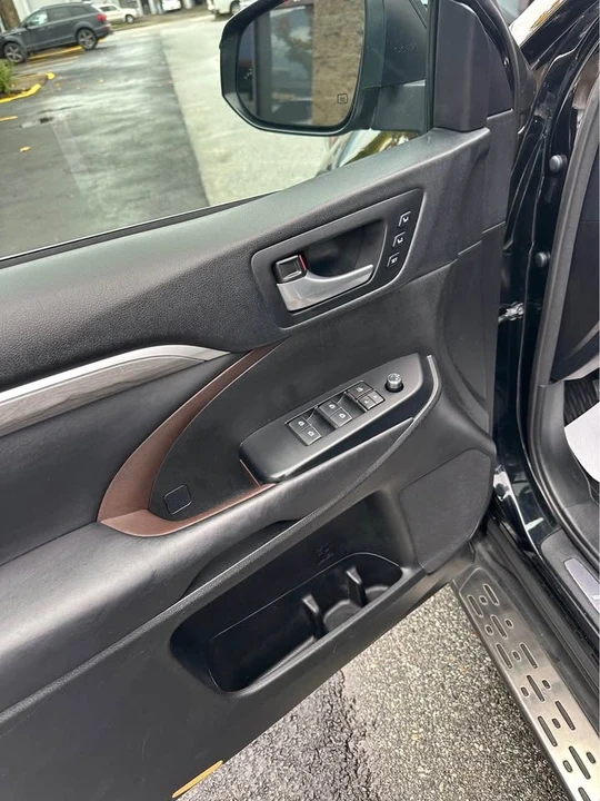 2018 Toyota Highlander - Image 12 of 18