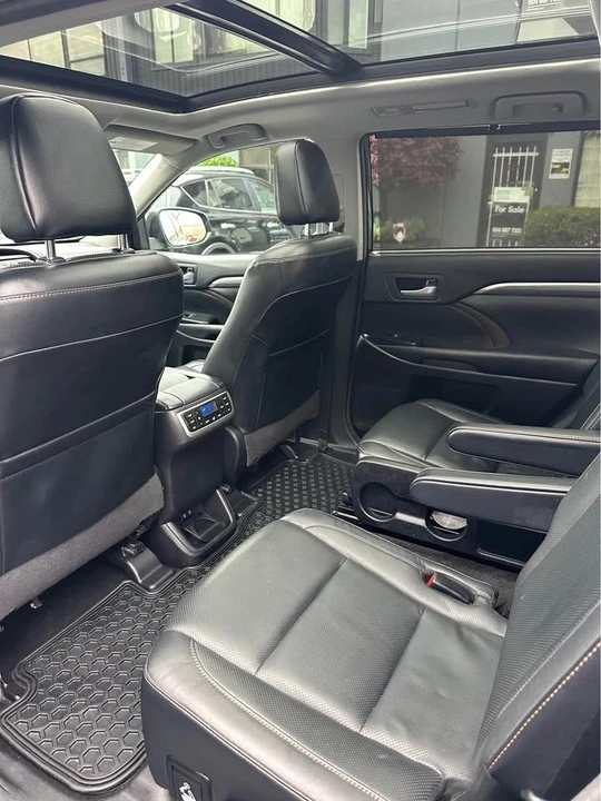 2018 Toyota Highlander - Image 13 of 18