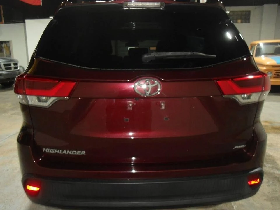 2018 Toyota Highlander - Image 9 of 19