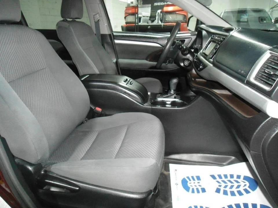 2018 Toyota Highlander - Image 18 of 19