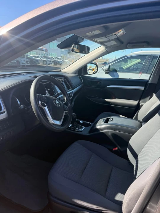 2018 Toyota Highlander - Image 6 of 10