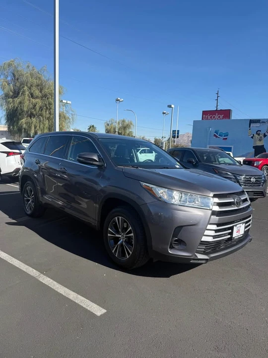 2018 Toyota Highlander - Image 2 of 10
