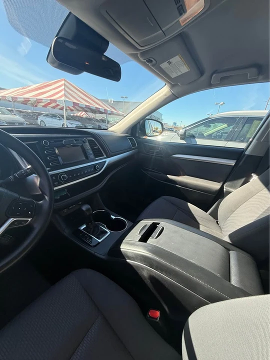 2018 Toyota Highlander - Image 7 of 10