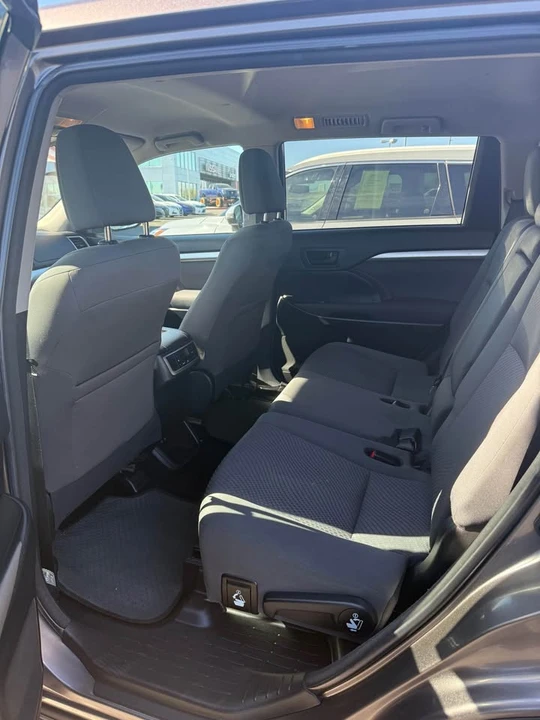 2018 Toyota Highlander - Image 8 of 10