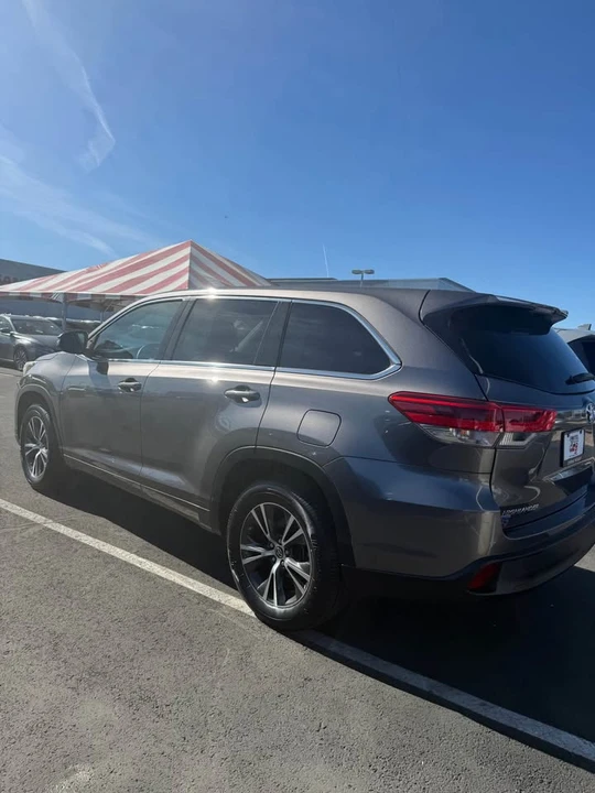 2018 Toyota Highlander - Image 5 of 10