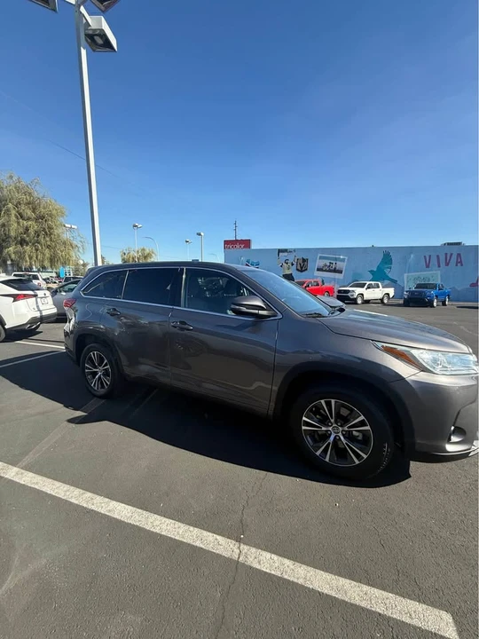 2018 Toyota Highlander - Image 3 of 10