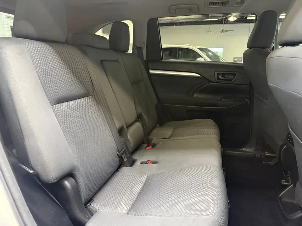 2018 Toyota Highlander - Image 16 of 20