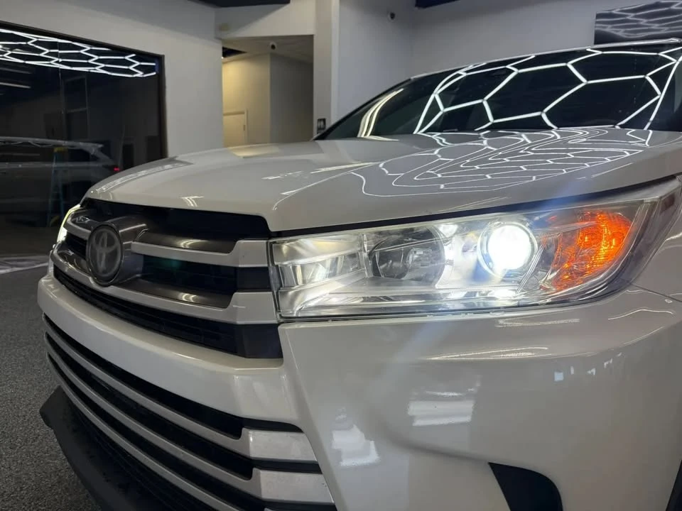 2018 Toyota Highlander - Image 10 of 20