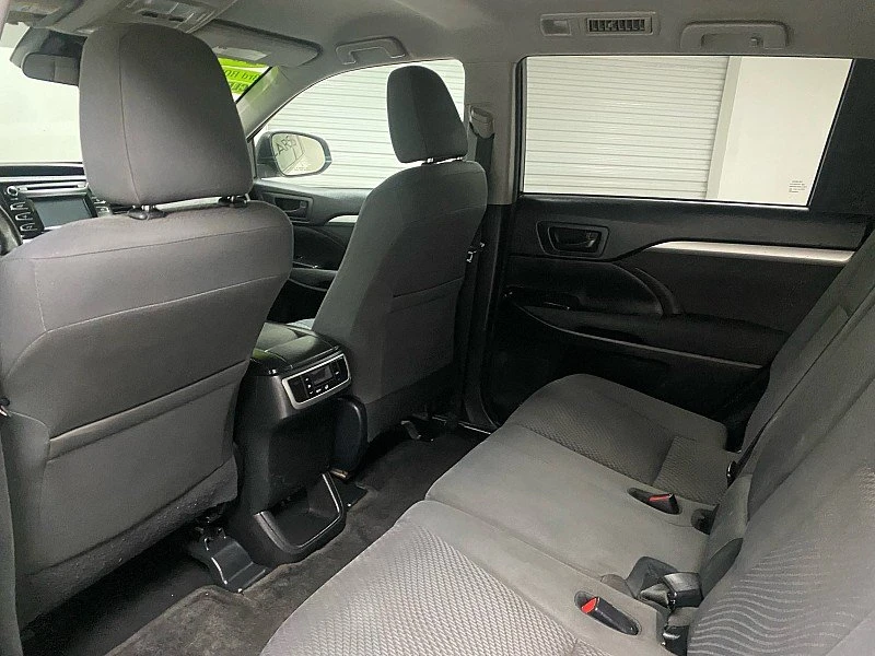 2018 Toyota Highlander - Image 10 of 20