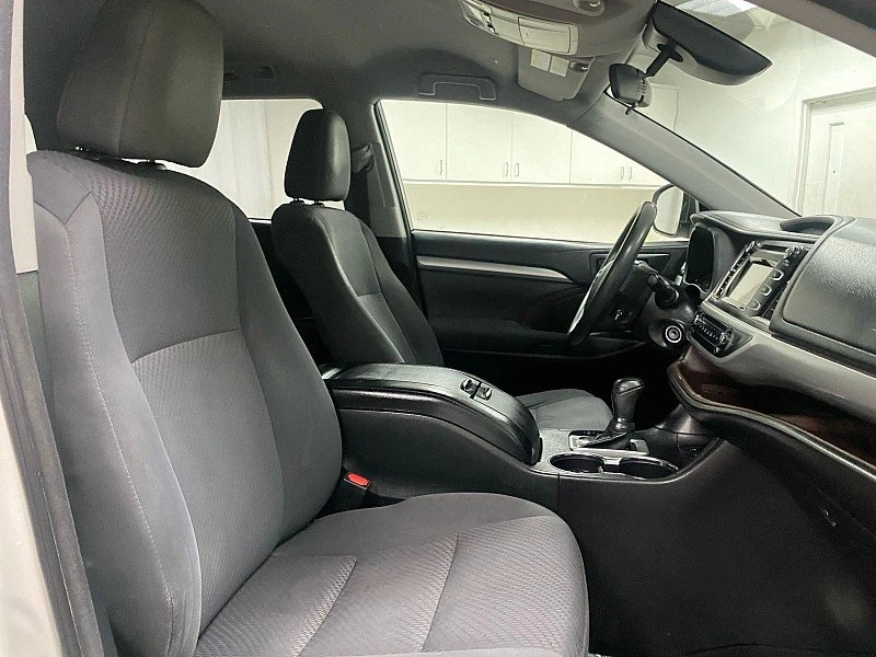 2018 Toyota Highlander - Image 13 of 20