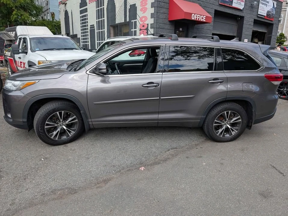 2018 Toyota Highlander - Image 8 of 8