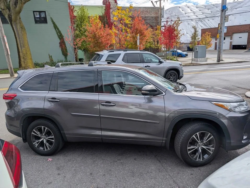 2018 Toyota Highlander - Image 2 of 8