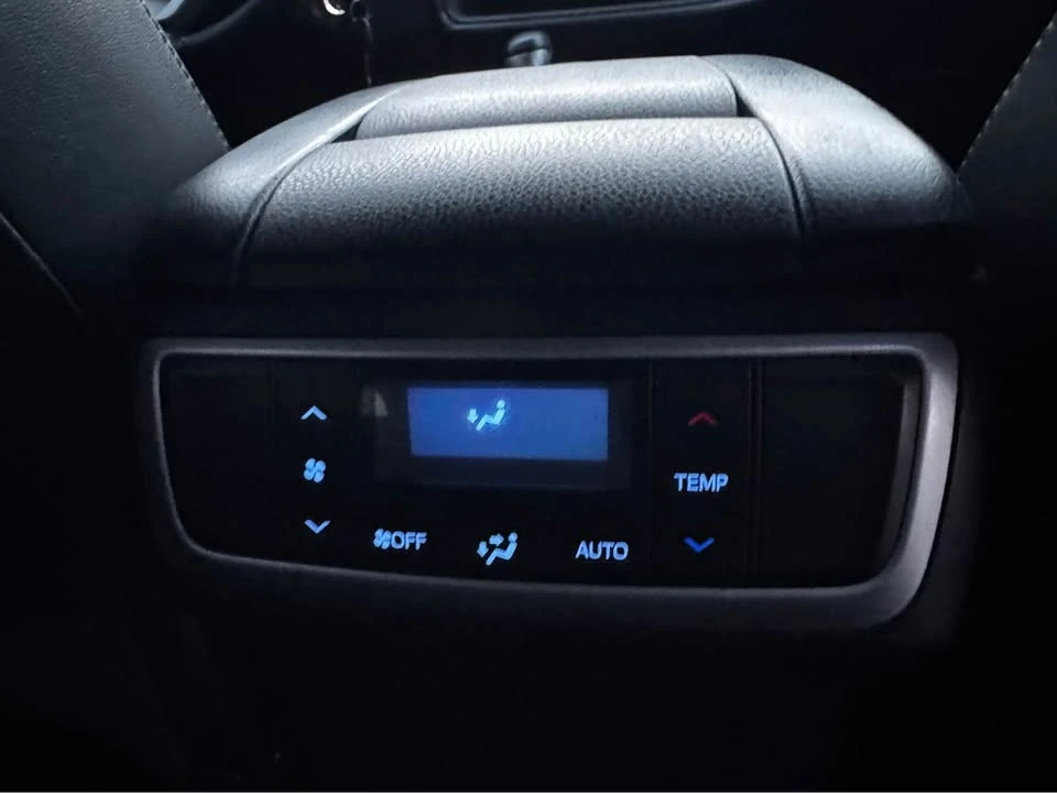 2018 Toyota Highlander - Image 10 of 15