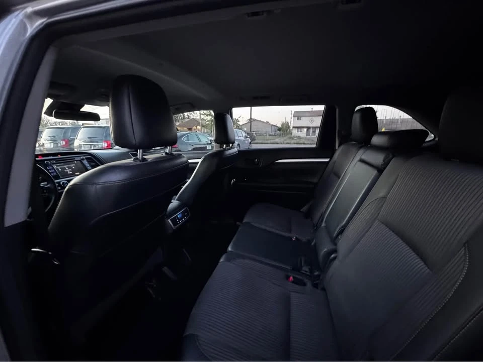 2018 Toyota Highlander - Image 8 of 16