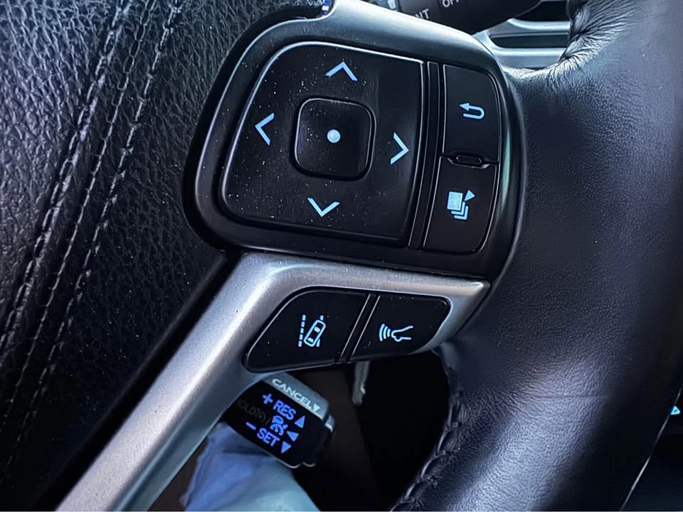 2018 Toyota Highlander - Image 11 of 15