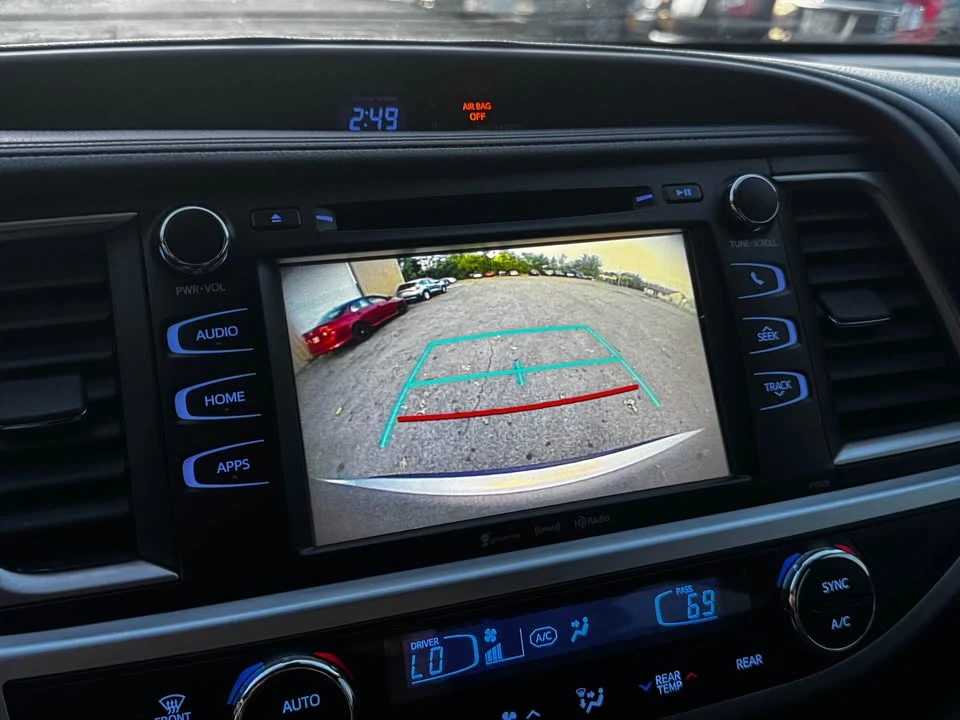 2018 Toyota Highlander - Image 14 of 16
