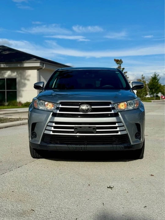 2018 Toyota Highlander - Image 2 of 18